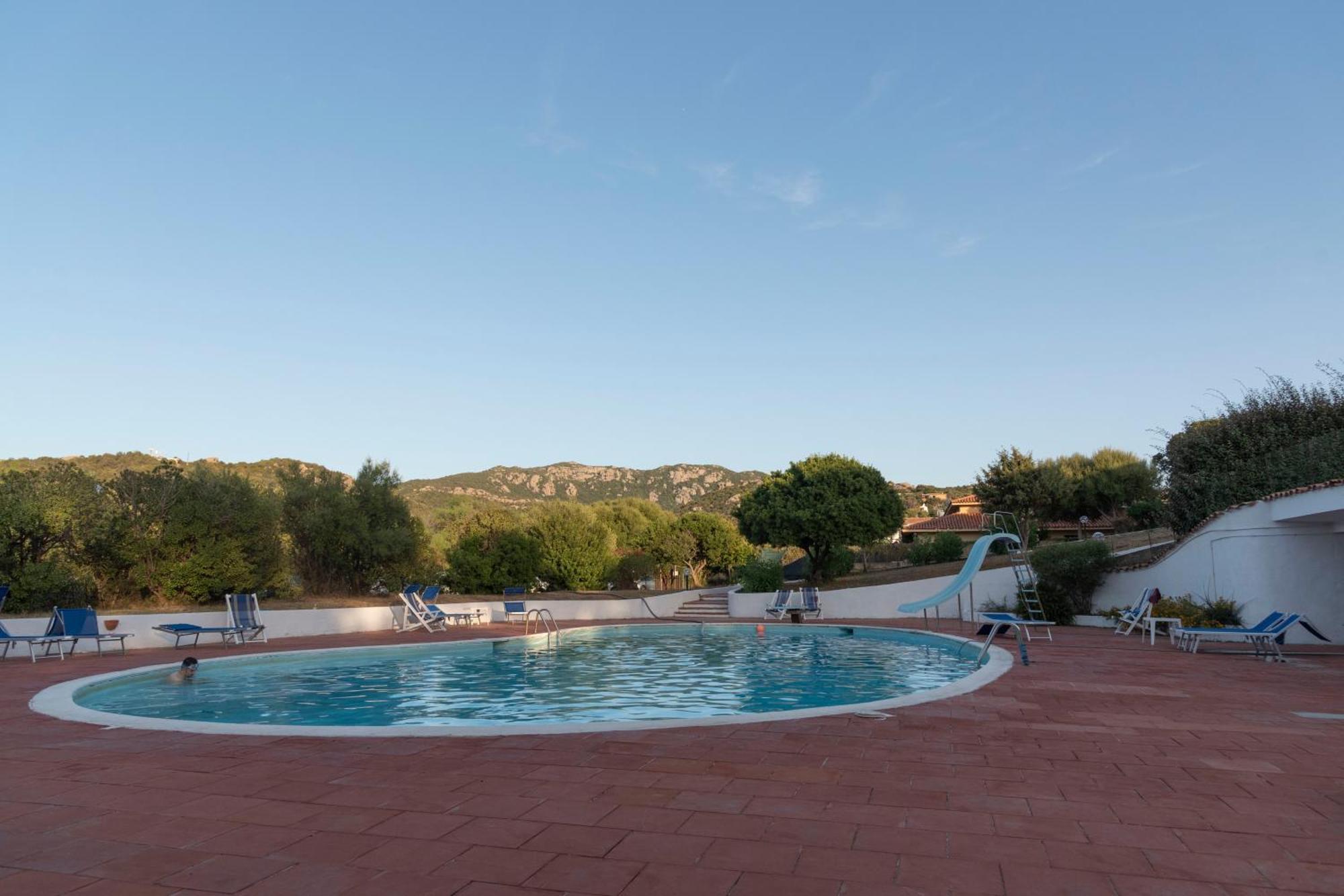 Appartamento Trilocale Vista Piscina Baja Sardinia Eksteriør billede